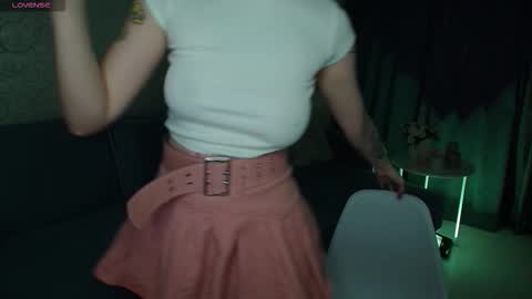 Snapshot of annetenet chatting on November 28, 9:23 am Annet online show from November 28, 9:23 am