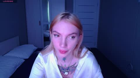 Snapshot of annetenet chatting on June 4, 8:31 am Annet online show from June 4, 8:31 am