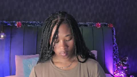 Snapshot of anneth__m chatting on December 18, 8:03 pm Anneth online show from December 18, 8:03 pm