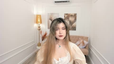 Snapshot of annetli chatting on April 10, 11:15 am annetli online show from April 10, 11:15 am