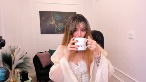 Snapshot of annetli chatting on May 10, 3:23 am annetli online show from May 10, 3:23 am