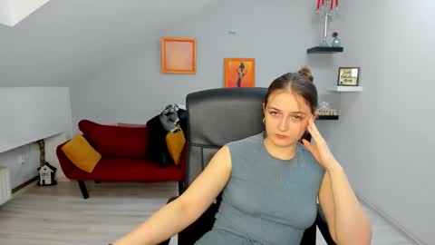 annewilsonn online show from February 9, 12:09 pm