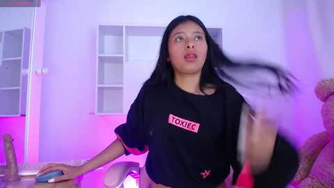 Anni online show from January 31, 1:34 pm