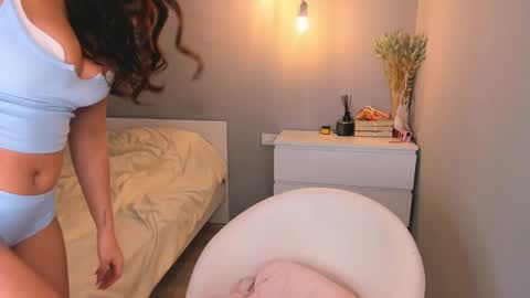 Annie online show from November 15, 3:26 am