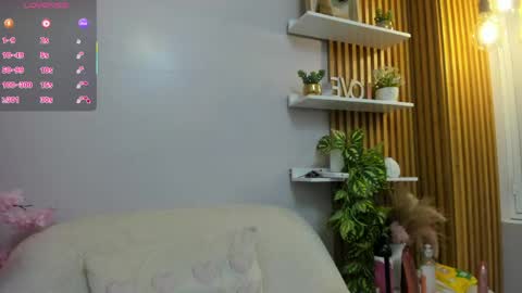 Snapshot of anni_petite_ chatting on April 28, 9:31 pm online show from April 28, 9:31 pm