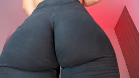 Snapshot of annibigass4daddy chatting on April 20, 11:39 pm Creamy online show from April 20, 11:39 pm