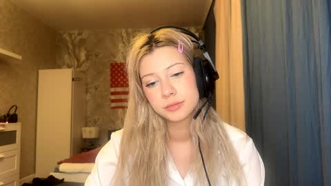 annie1fuc4 online show from March 30, 6:31 pm