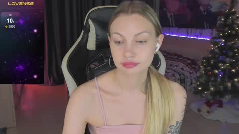 Snapshot of annie69kiss chatting on February 26, 7:38 pm Annie online show from February 26, 7:38 pm