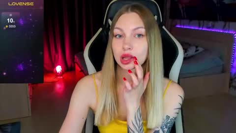 Snapshot of annie69kiss chatting on September 14, 9:03 pm Annie online show from September 14, 9:03 pm