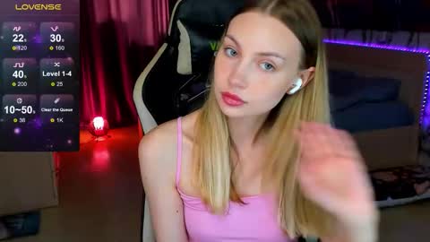 Snapshot of annie69kiss chatting on September 25, 7:34 am Annie online show from September 25, 7:34 am