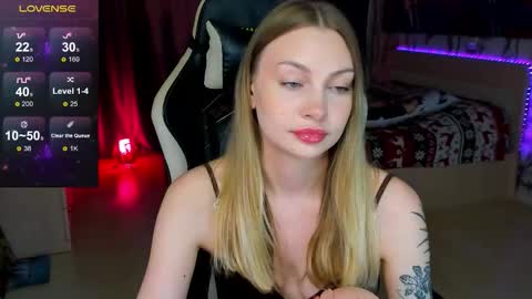 Snapshot of annie69kiss chatting on October 3, 6:54 am Annie online show from October 3, 6:54 am