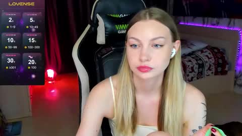 Snapshot of annie69kiss chatting on October 15, 8:53 pm Annie online show from October 15, 8:53 pm