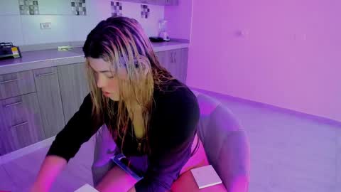 annie online show from March 8, 7:38 am