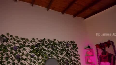 annie_barozzi online show from December 18, 3:00 pm