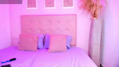 annie_dolce_ online show from October 7, 9:23 pm