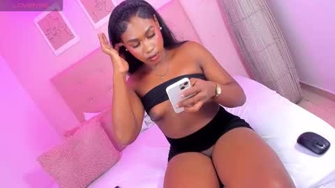 annie_dolce_ online show from November 23, 12:21 am