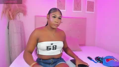 annie_dolce_ online show from June 20, 1:14 pm