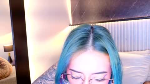 Snapshot of annie_hawk chatting on March 17, 10:07 am ANNIE HAWK online show from March 17, 10:07 am