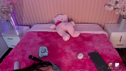 Snapshot of annie_lought chatting on March 27, 10:31 pm online show from March 27, 10:31 pm