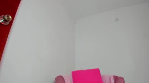 annie_rosse1017 online show from January 15, 8:23 pm