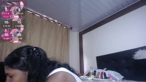 annie_scott_ online show from November 8, 7:45 pm