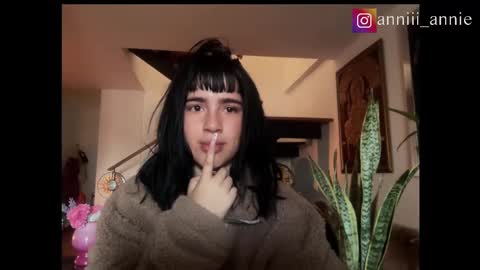 JEANNE no olvides seguirme dont forget follow me  uu online show from September 23, 11:13 am