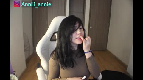 Snapshot of annie_snow_ chatting on February 20, 9:59 pm JEANNE no olvides seguirme dont forget follow me uu online show from February 20, 9:59 pm