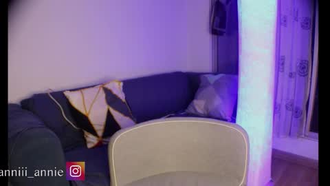 Snapshot of annie_snow_ chatting on March 4, 11:55 pm JEANNE no olvides seguirme dont forget follow me uu online show from March 4, 11:55 pm