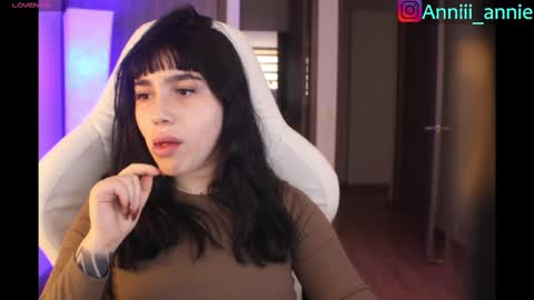 Snapshot of annie_snow_ chatting on March 11, 10:05 pm JEANNE no olvides seguirme dont forget follow me uu online show from March 11, 10:05 pm