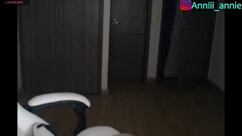 Snapshot of annie_snow_ chatting on March 16, 11:09 pm JEANNE no olvides seguirme dont forget follow me uu online show from March 16, 11:09 pm