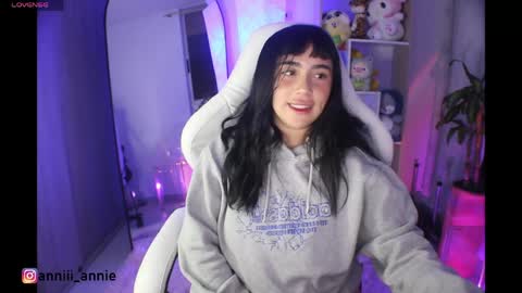 JEANNE no olvides seguirme dont forget follow me  uu online show from June 8, 1:28 am