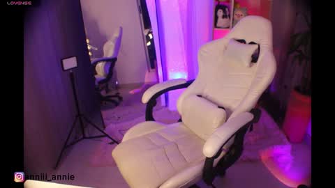 JEANNE no olvides seguirme dont forget follow me  uu online show from June 15, 1:52 am
