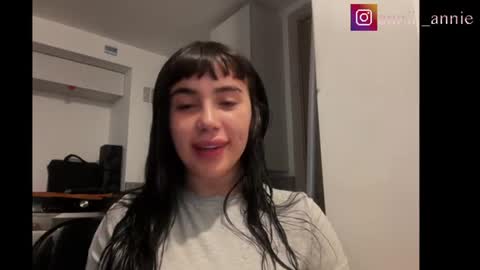 JEANNE no olvides seguirme dont forget follow me  uu online show from June 15, 11:07 pm