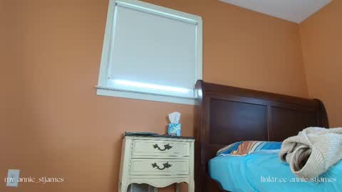 Annie St. James   online show from October 10, 7:02 pm