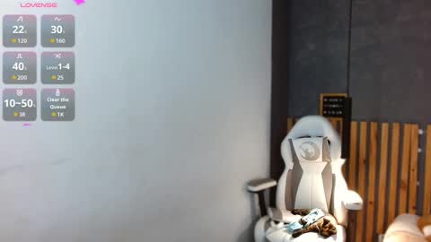 Annie Volker online show from March 6, 1:35 am