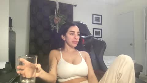 Snapshot of annie_xxx111 chatting on January 12, 12:49 am annie_xxx111 online show from January 12, 12:49 am