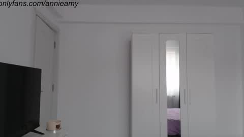 Annie online show from December 12, 12:22 pm