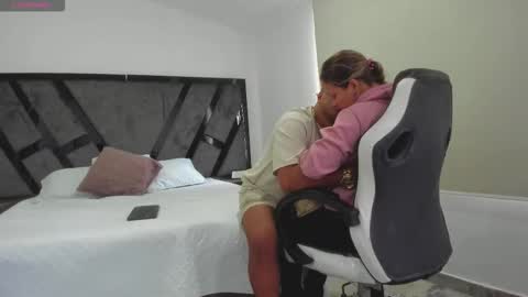 Annie and Stefan online show from October 15, 1:11 pm