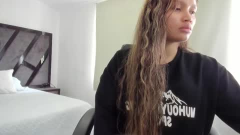 Annie and Stefan online show from October 20, 1:33 pm