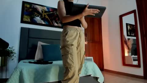 Snapshot of anniebluee_ chatting on April 21, 11:49 am Annie Bluee online show from April 21, 11:49 am