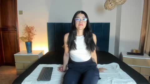 Snapshot of anniebluee_ chatting on April 24, 11:56 am Annie Bluee online show from April 24, 11:56 am