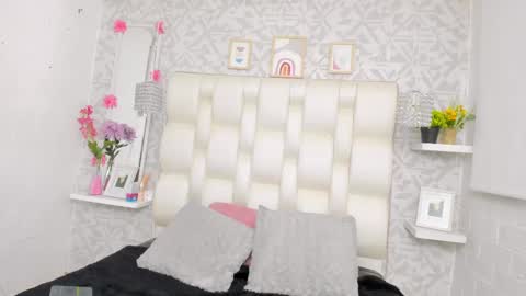 Snapshot of anniee_love_ chatting on March 7, 12:45 pm Anto online show from March 7, 12:45 pm
