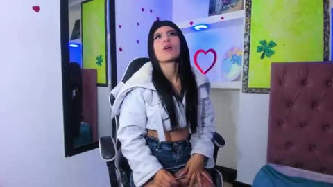 Snapshot of anniee_x chatting on May 1, 1:05 pm Anniee online show from May 1, 1:05 pm