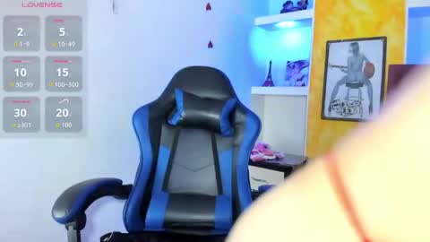 Snapshot of anniee_x chatting on May 22, 1:06 pm Anniee online show from May 22, 1:06 pm