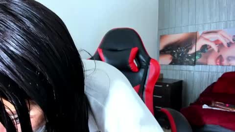 Snapshot of anniee_x chatting on May 29, 1:31 pm Anniee online show from May 29, 1:31 pm