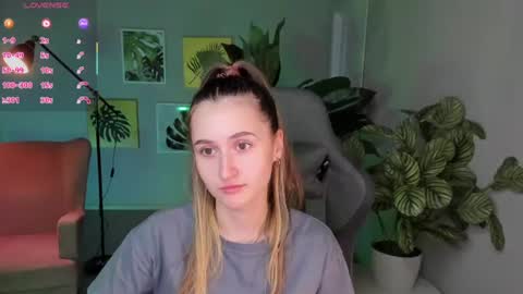 annieee_smith online show from June 28, 5:13 am