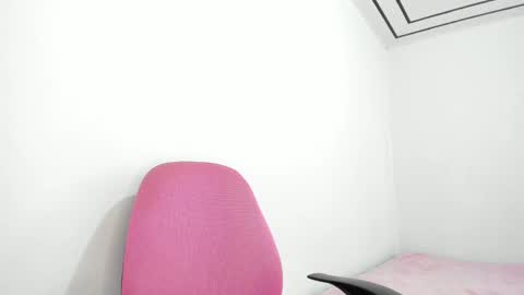 Snapshot of anniegray_12 chatting on February 19, 9:36 pm Annie online show from February 19, 9:36 pm