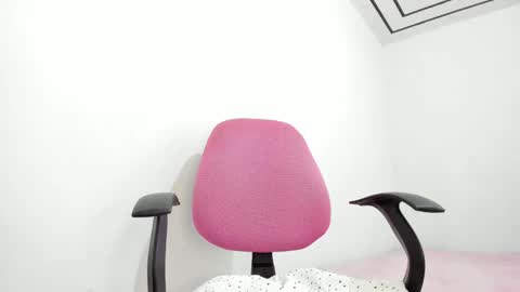 Snapshot of anniegray_12 chatting on February 21, 9:22 pm Annie online show from February 21, 9:22 pm