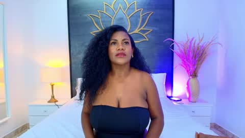 Annie Leigt online show from May 7, 9:09 pm