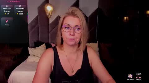 Annie online show from October 16, 5:52 am